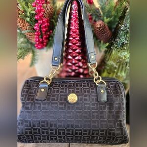 Tommy Hilfiger shoulder bag. Classic Tommy monogram design. EUC